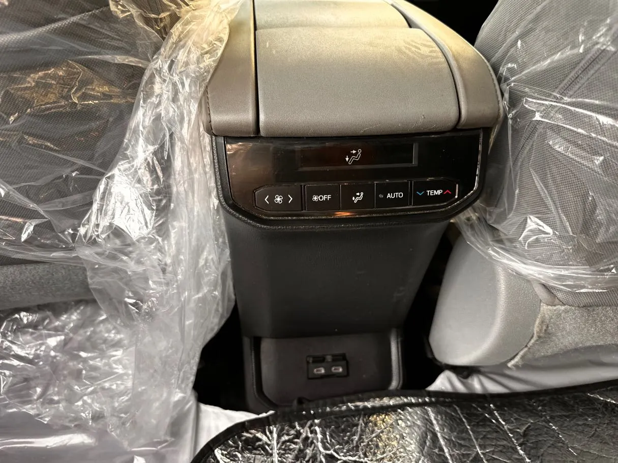 Car image 27