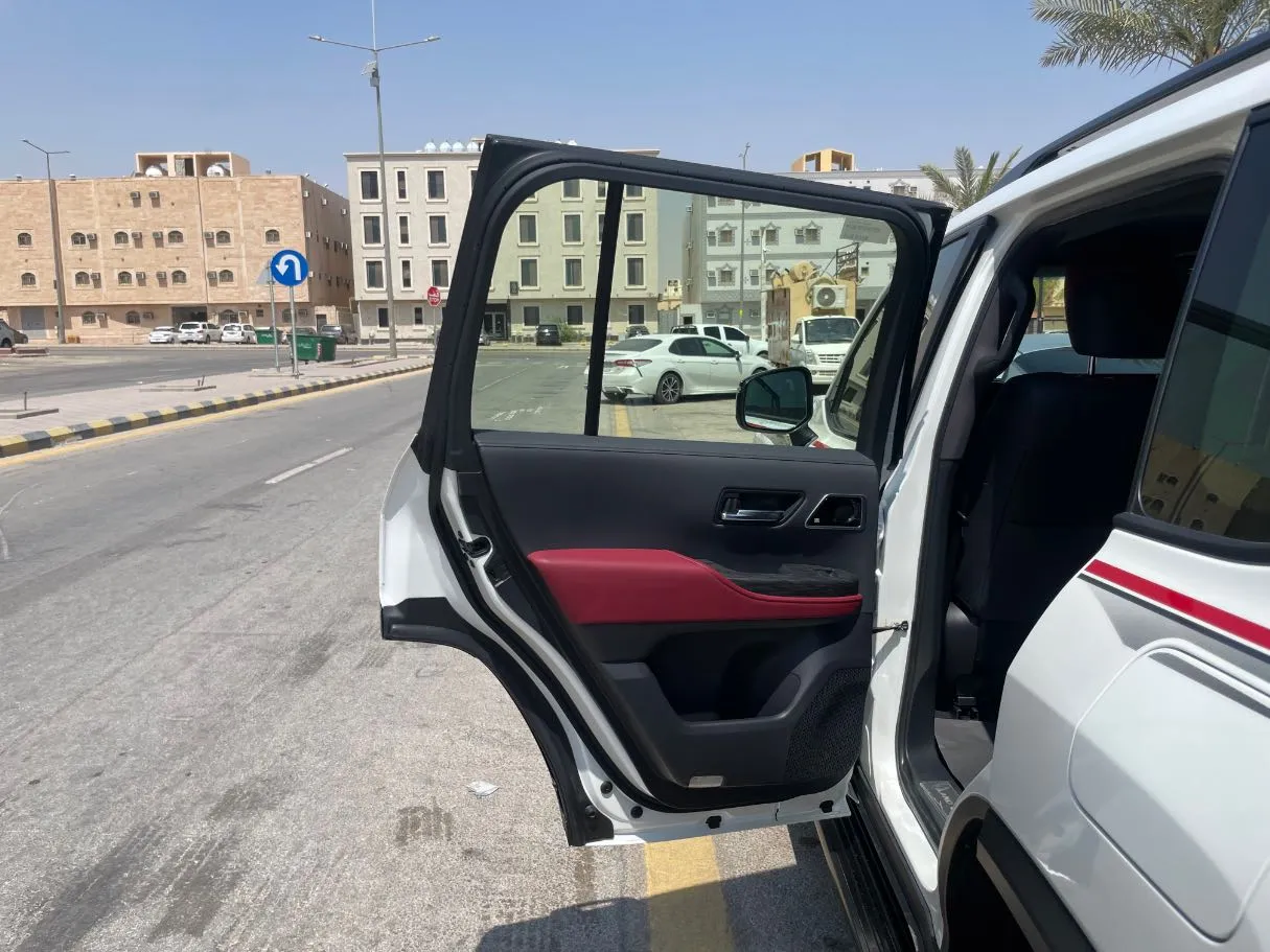 Car image 15