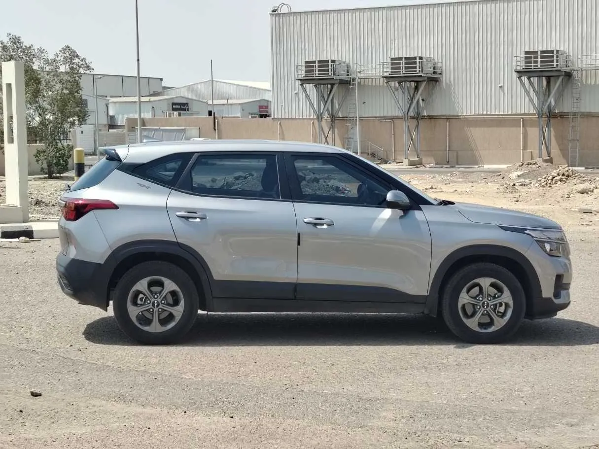 Car image 4