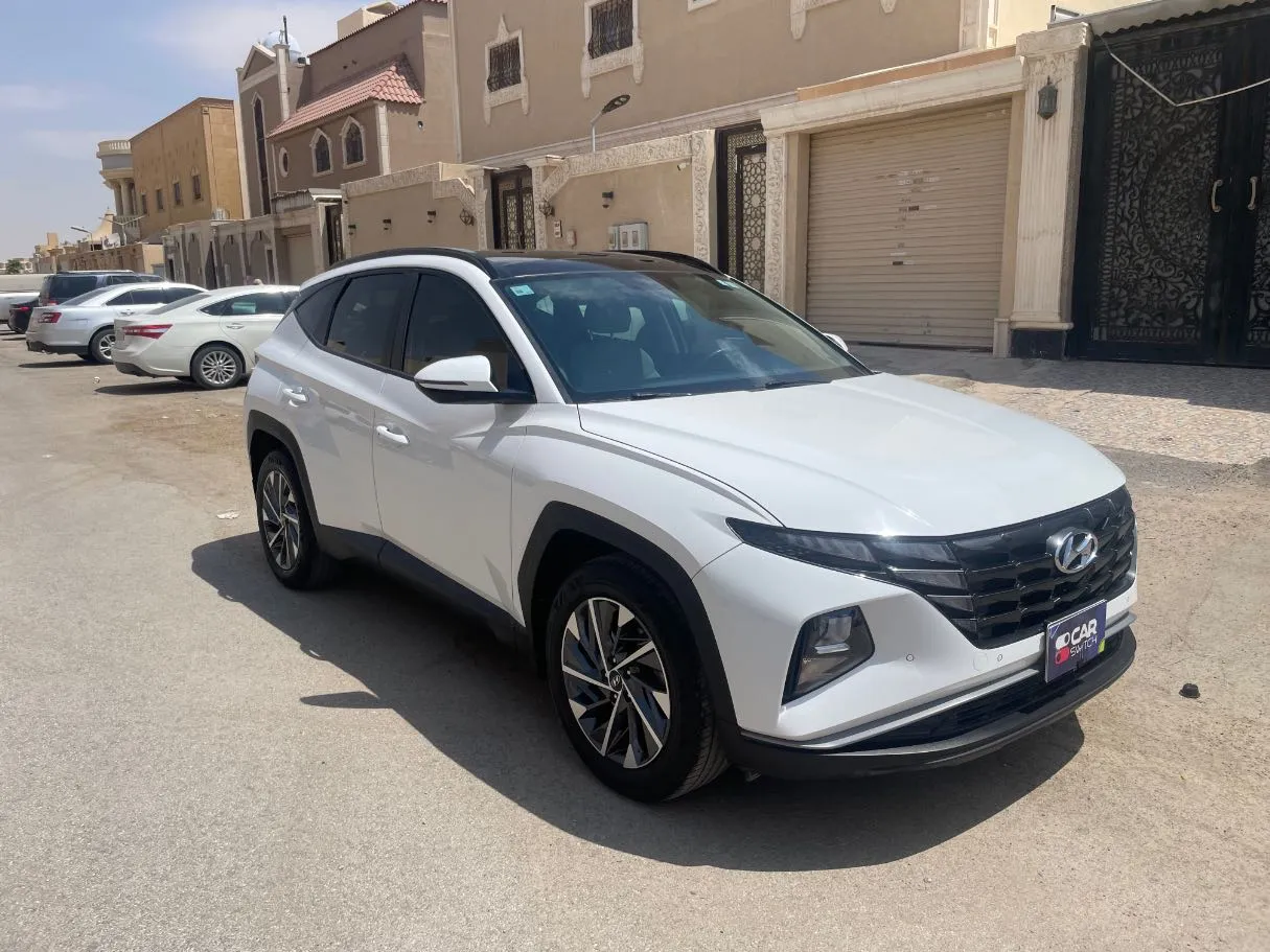Car image 3