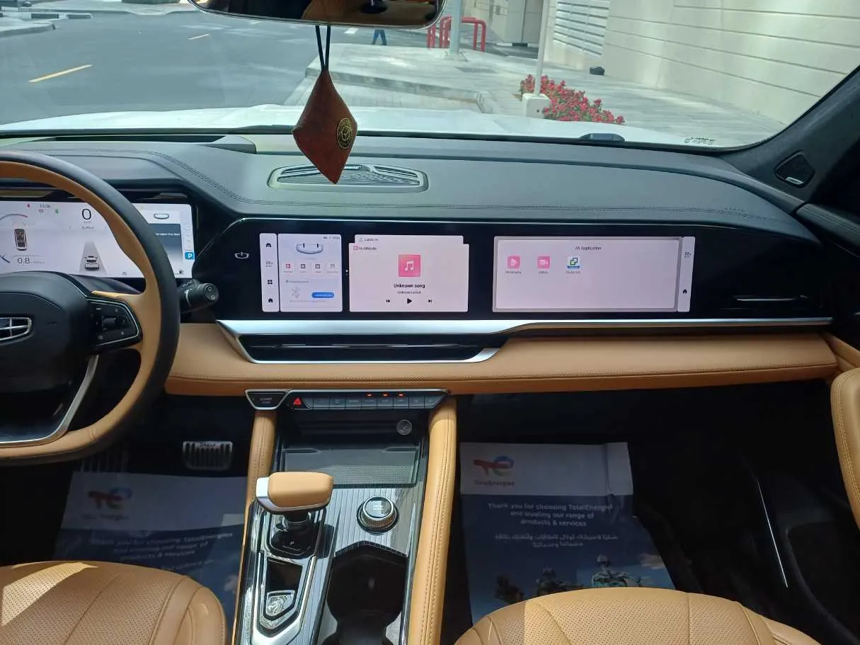 Car image 16