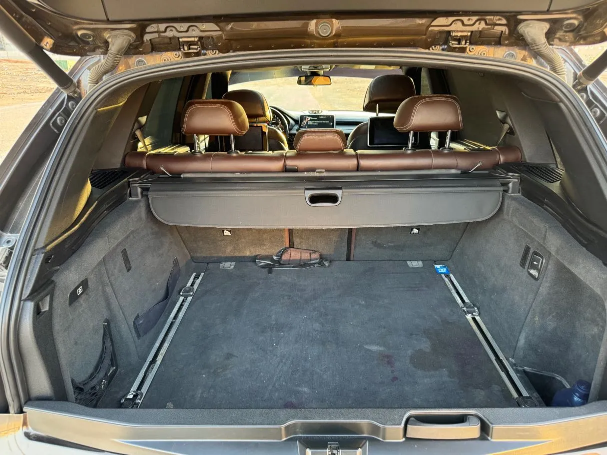 Car image 23