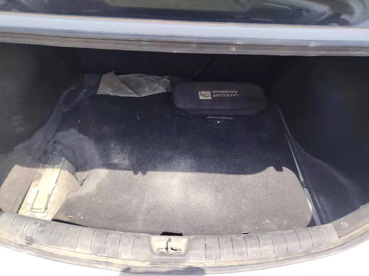 Car image 25