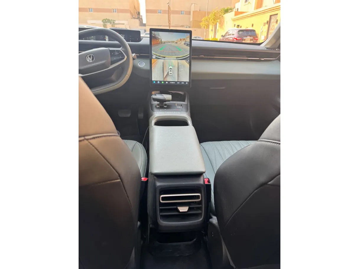 Car image 15