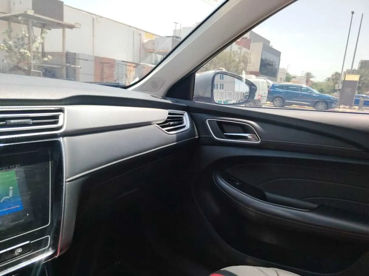 Car image 27