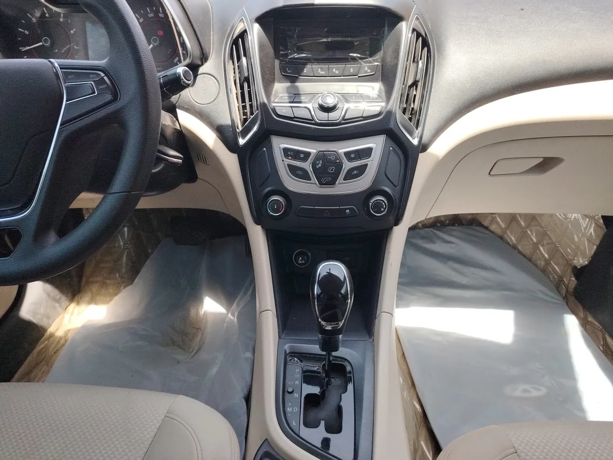 Car image 18