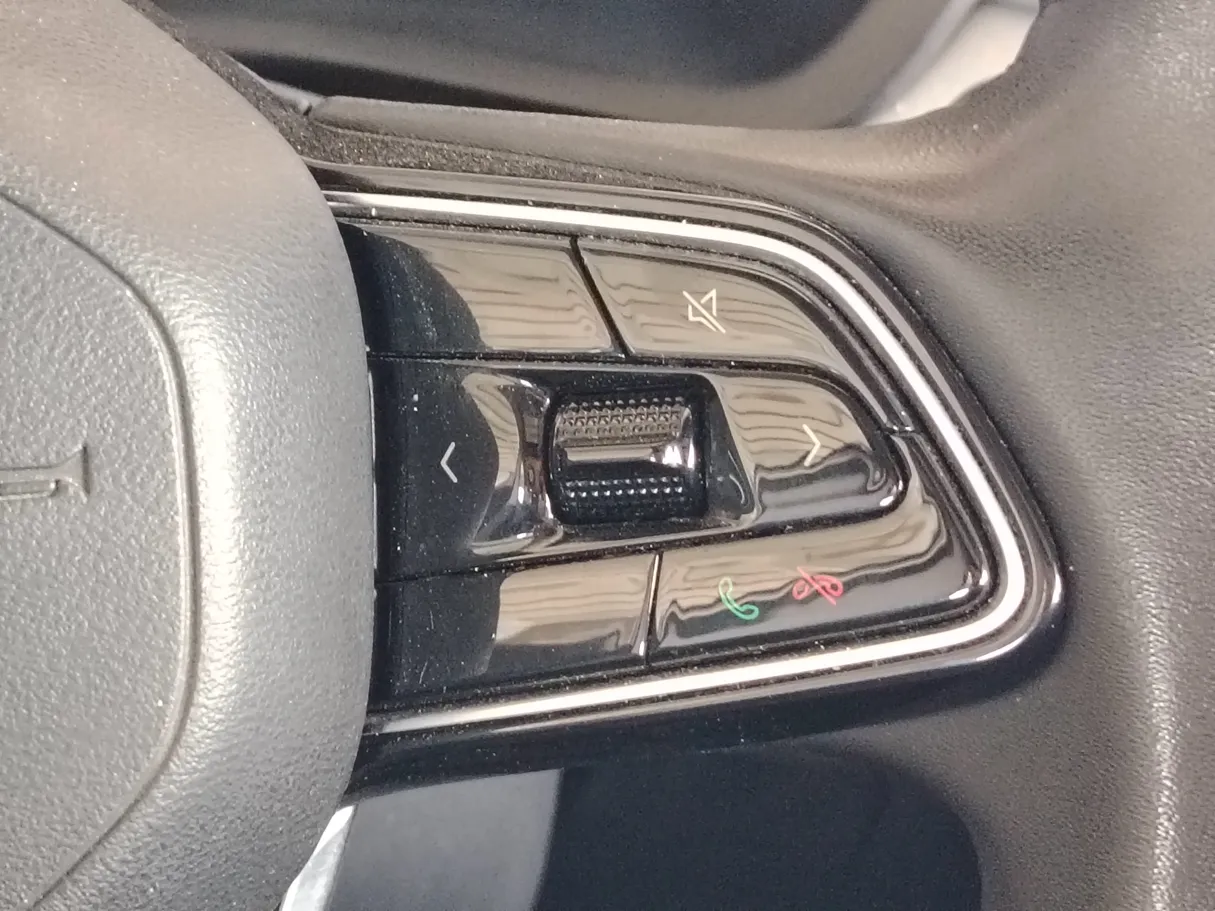 Car image 26