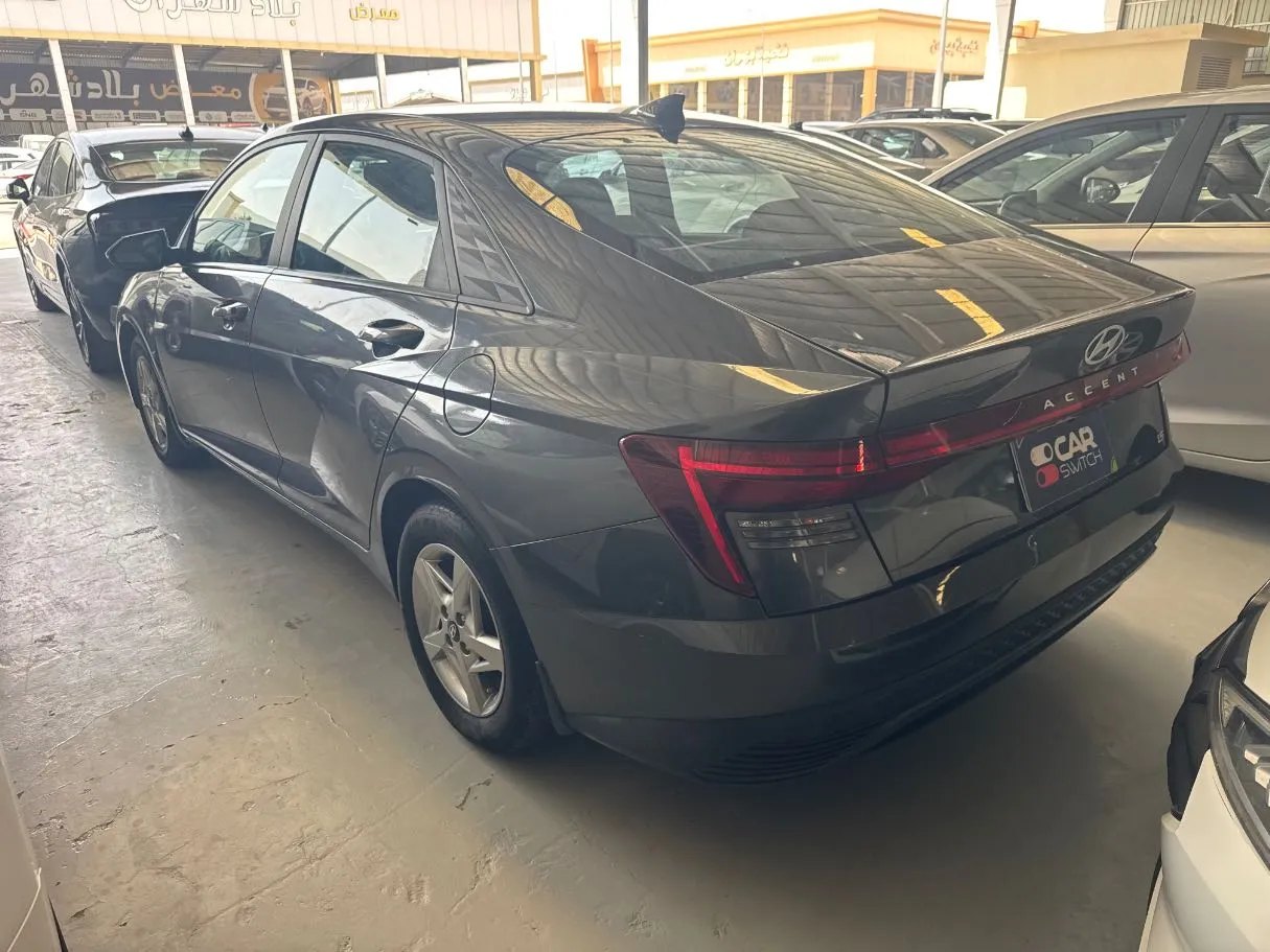 Car image 4