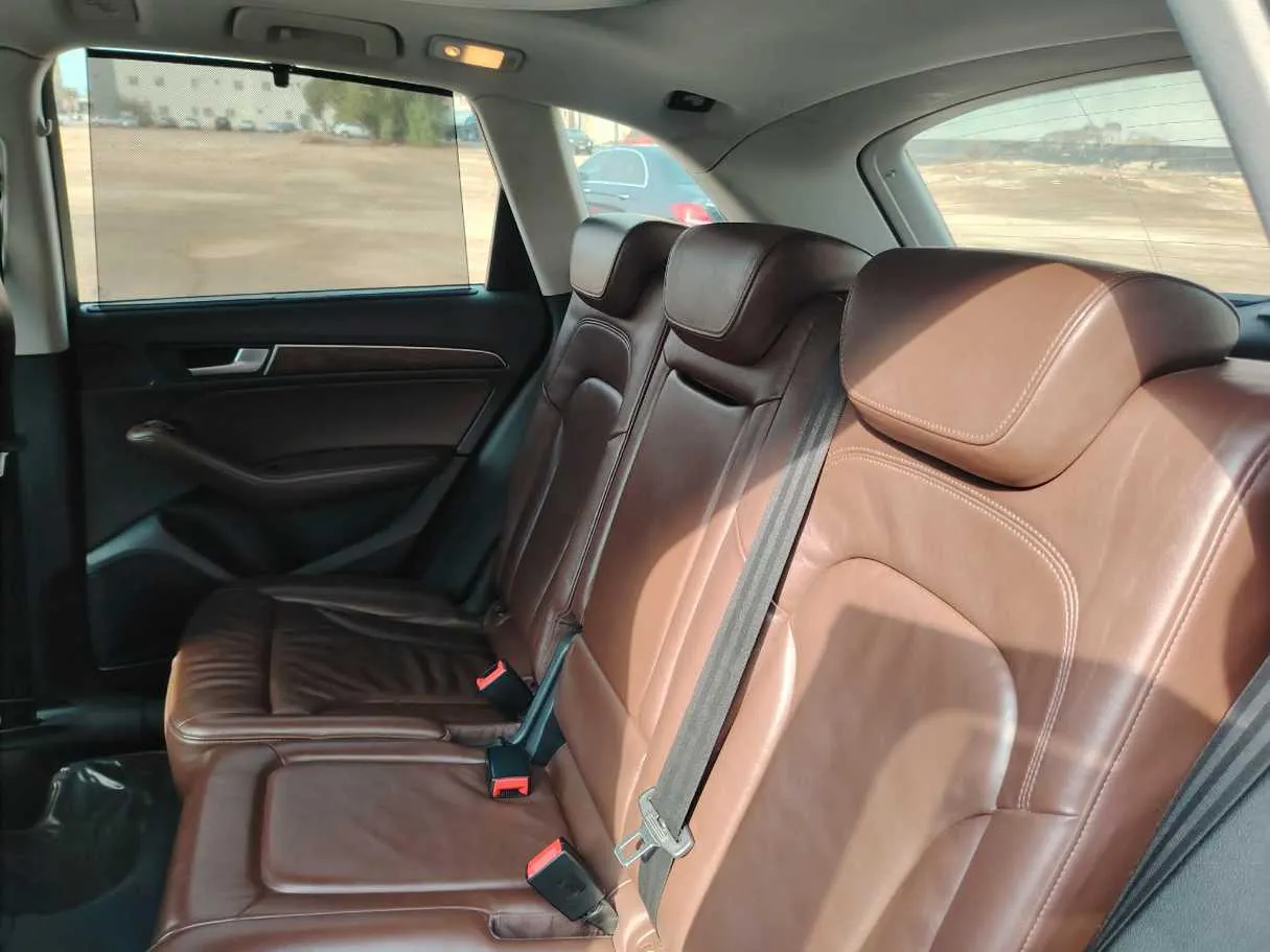 Car image 18