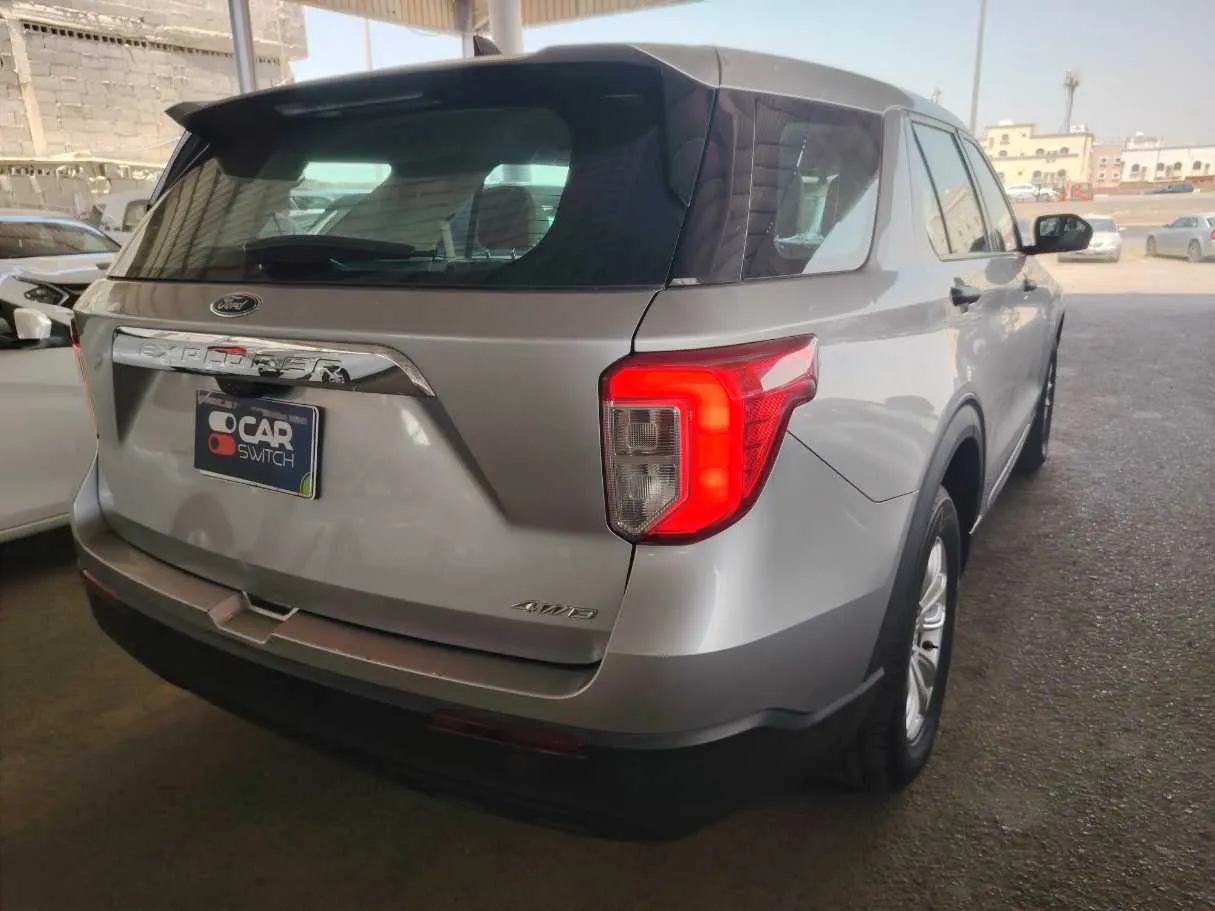 Car image 5