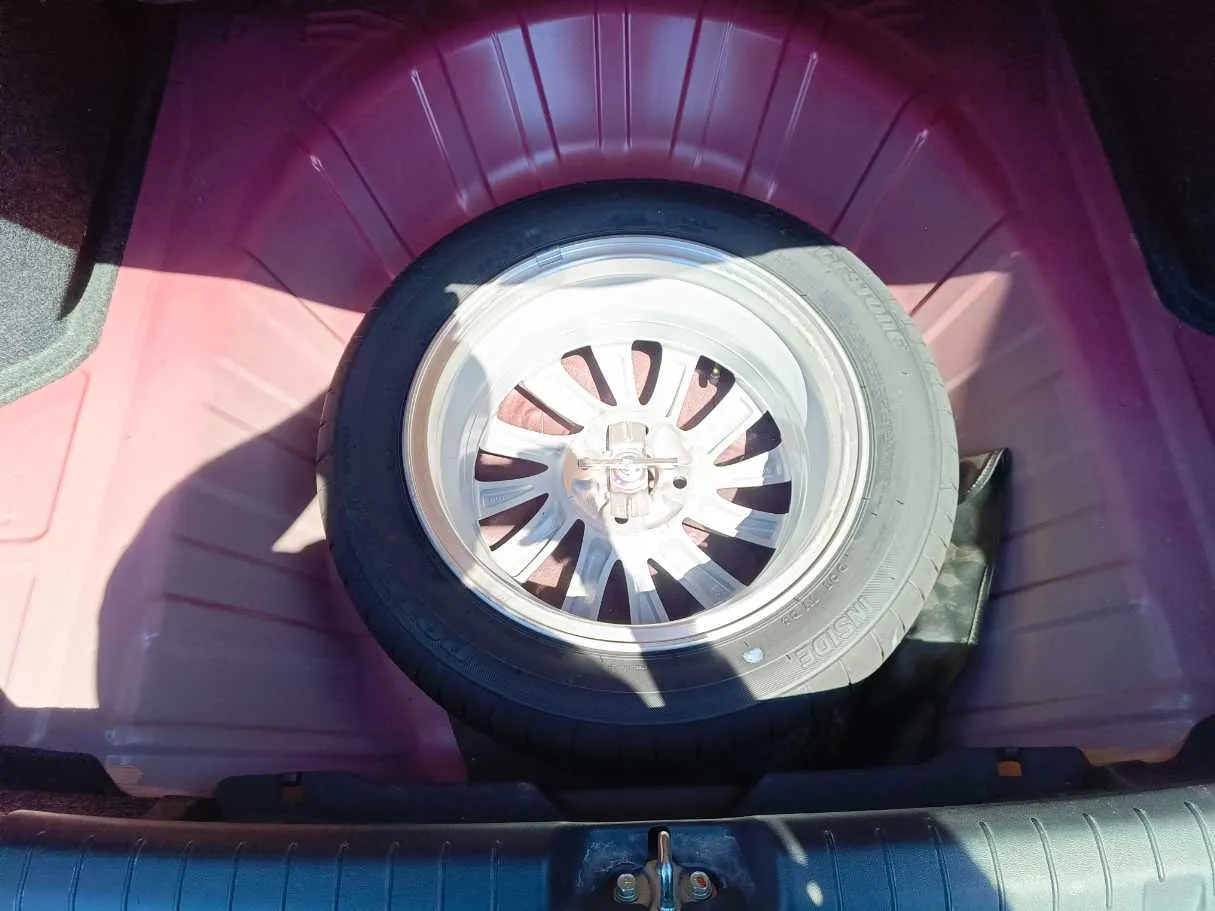 Car image 23