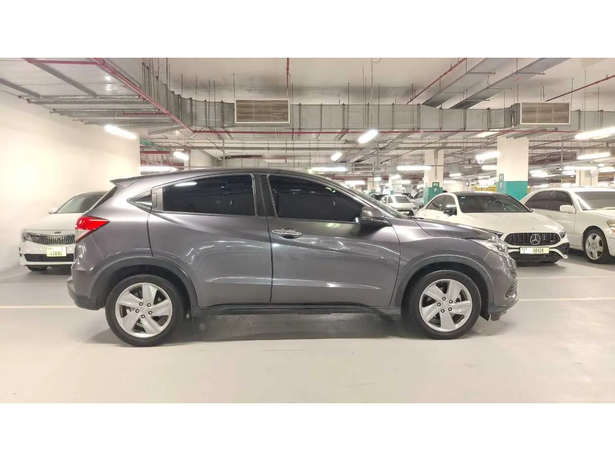 Car image 8