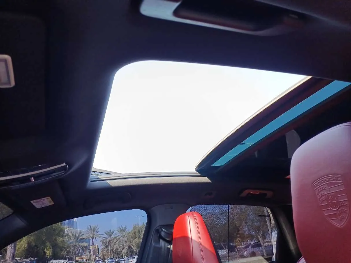 Car image 27