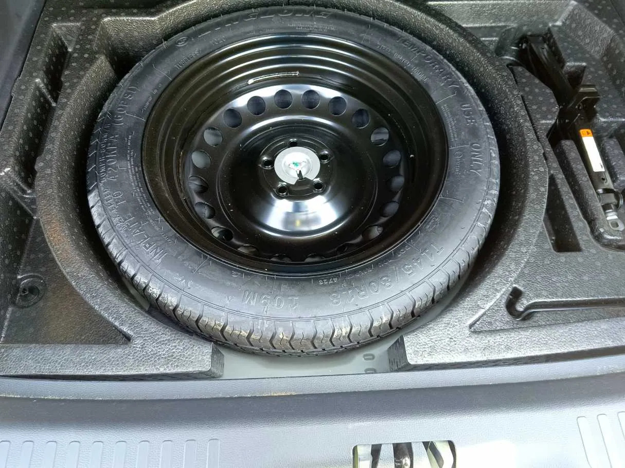 Car image 30