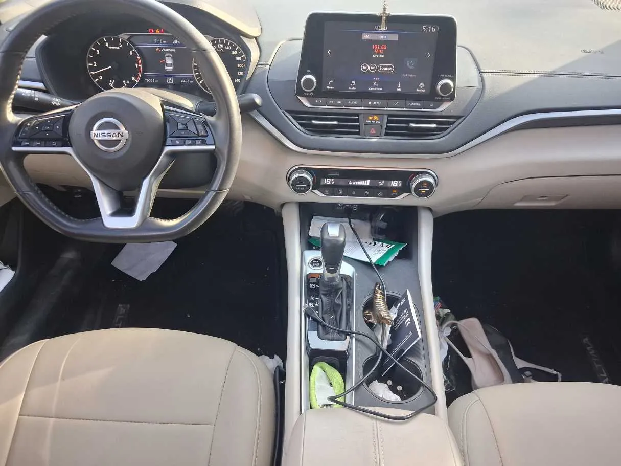 Car image 16