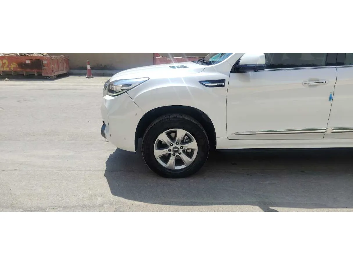 Car image 8