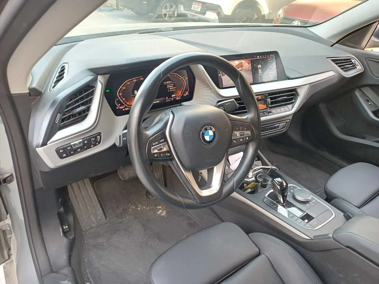 Car image 11