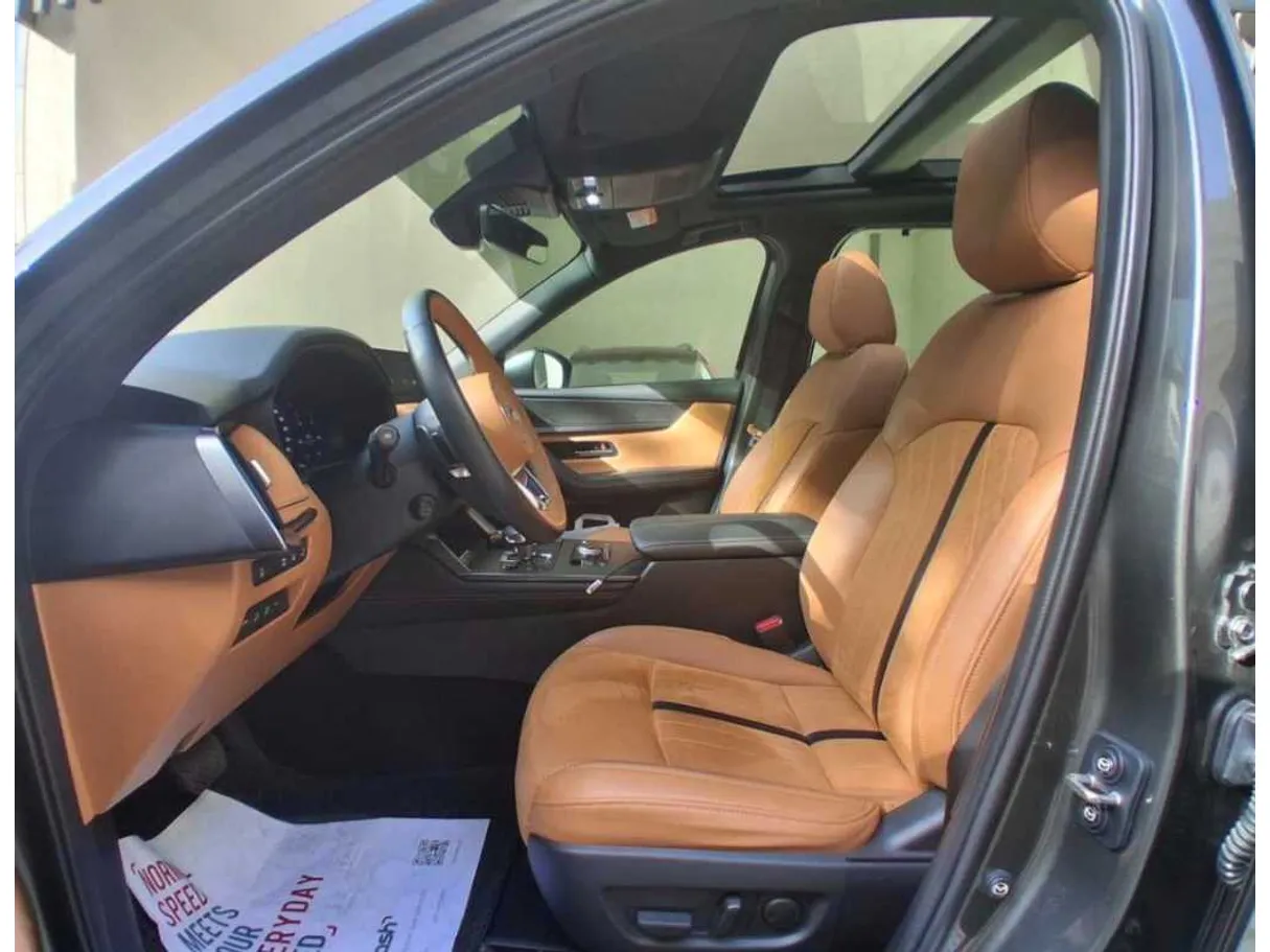 Car image 12