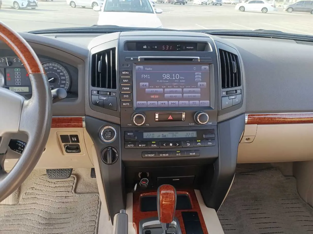 Car image 16