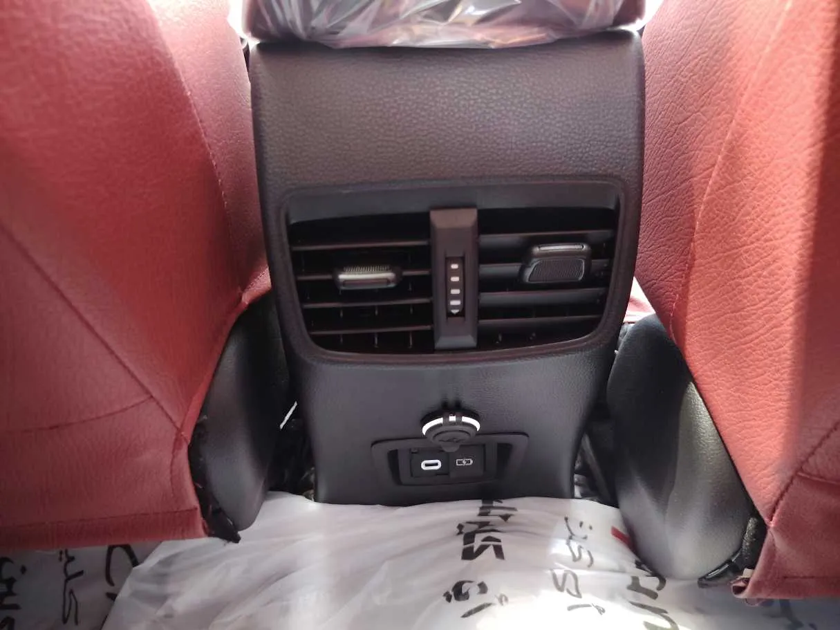 Car image 28