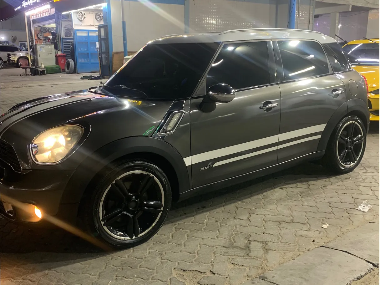 Car image 12