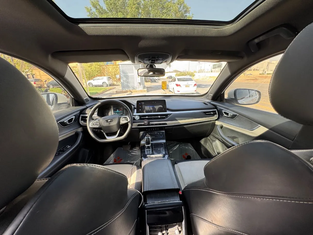 Car image 14