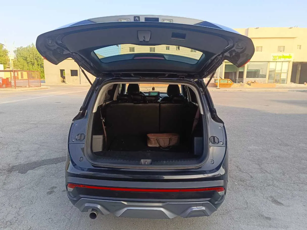 Car image 30