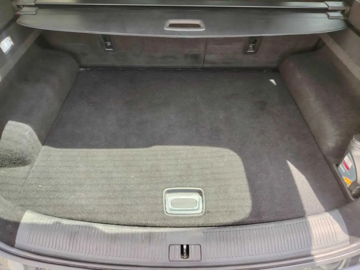 Car image 27