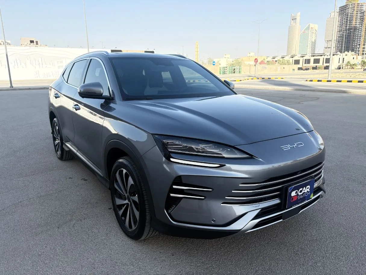 Car image 3