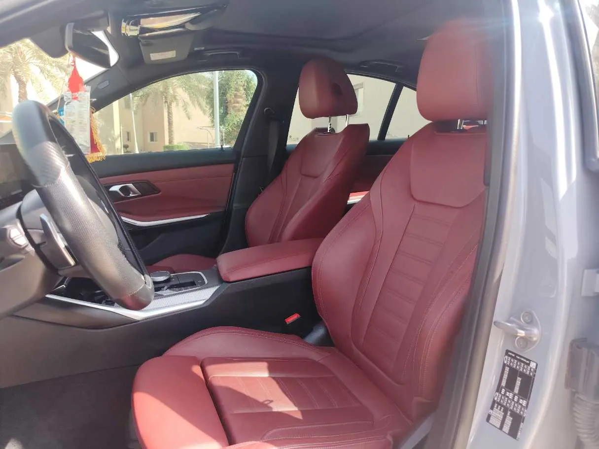 Car image 12