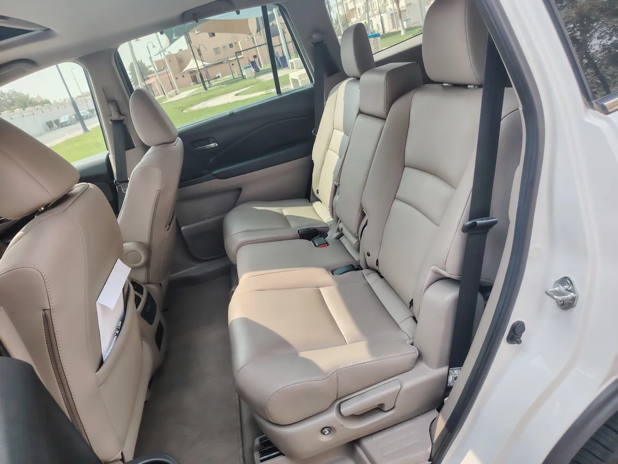 Car image 16