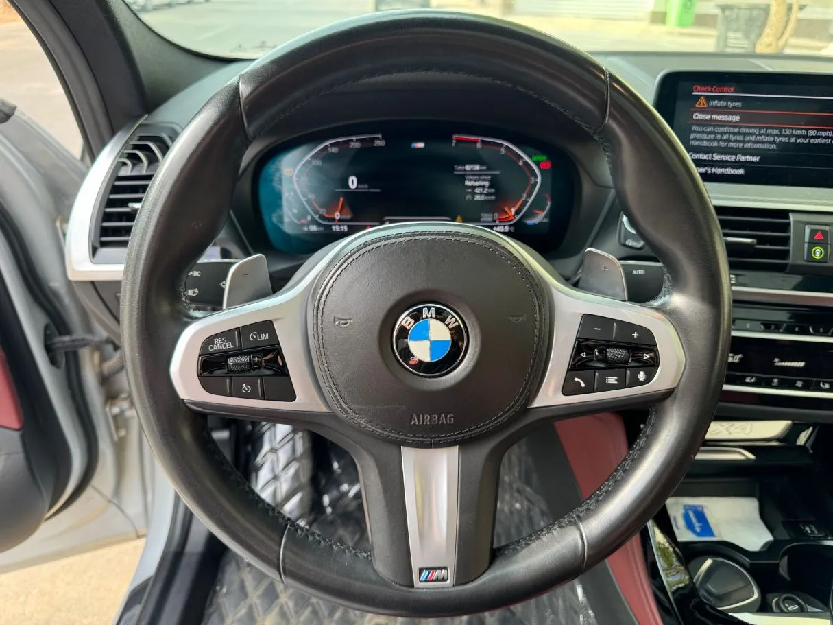 Car image 19