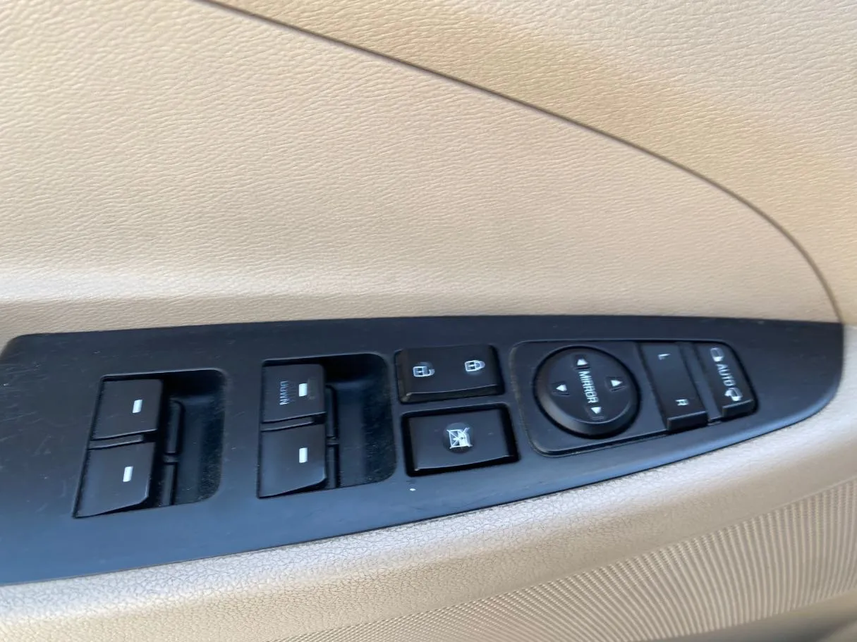 Car image 20