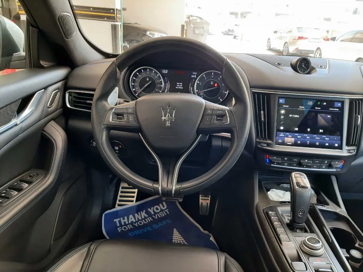 Car image 17