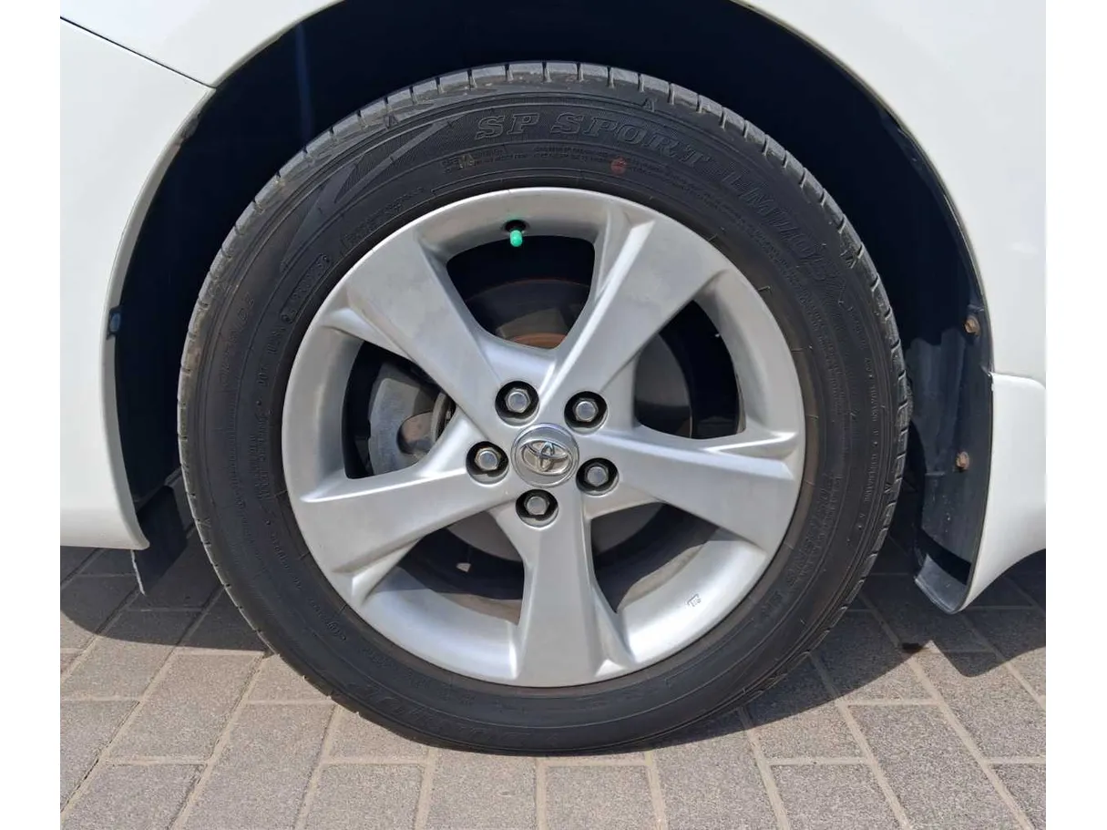 Car image 9