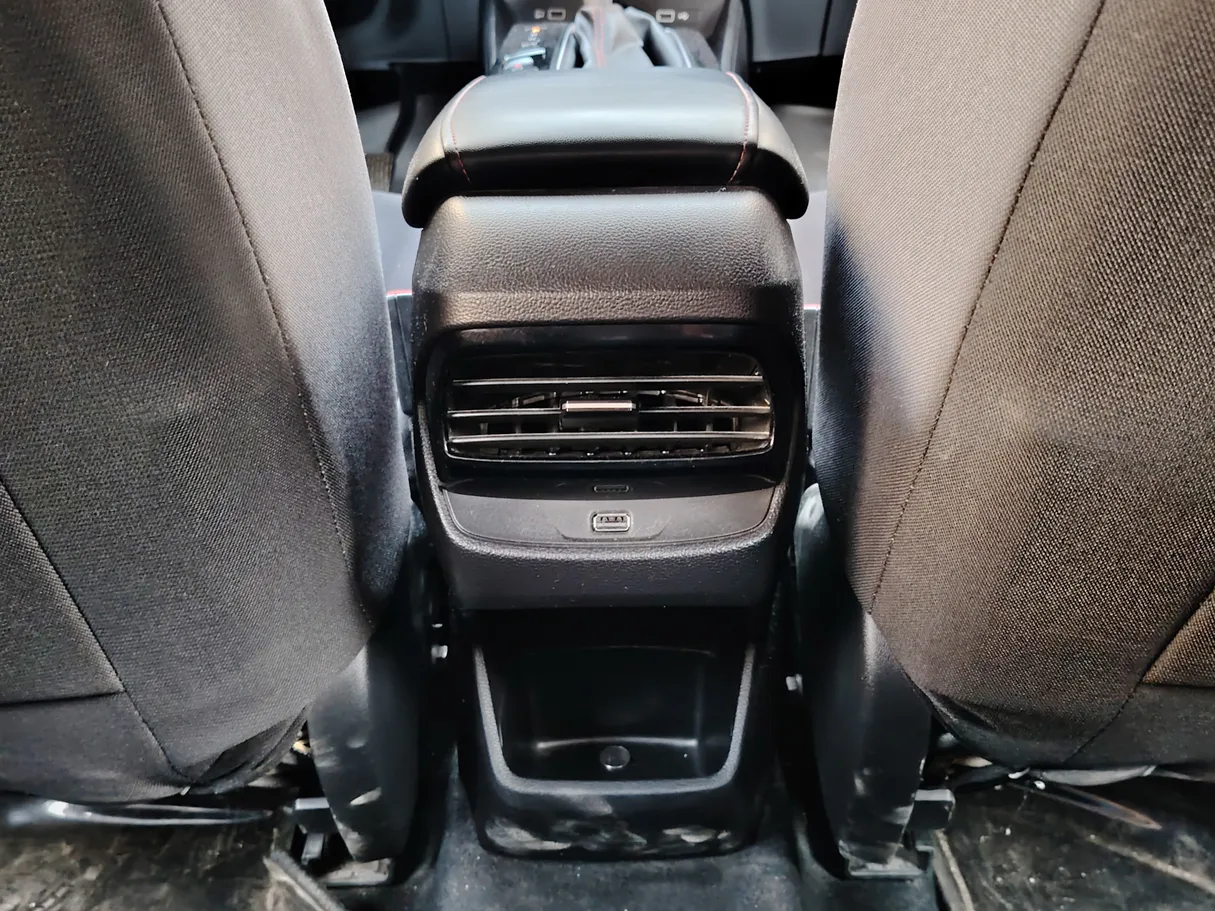Car image 31