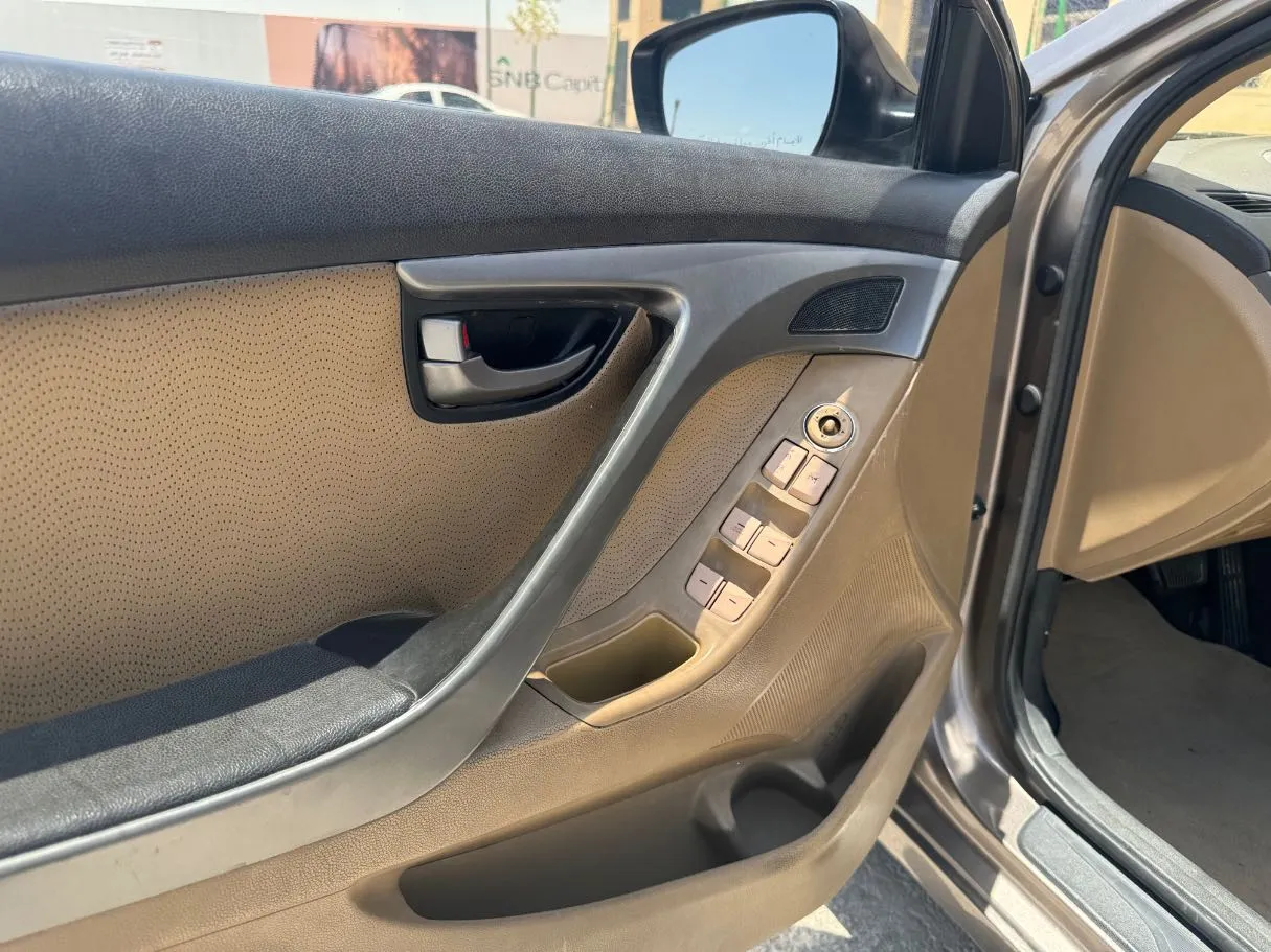 Car image 24