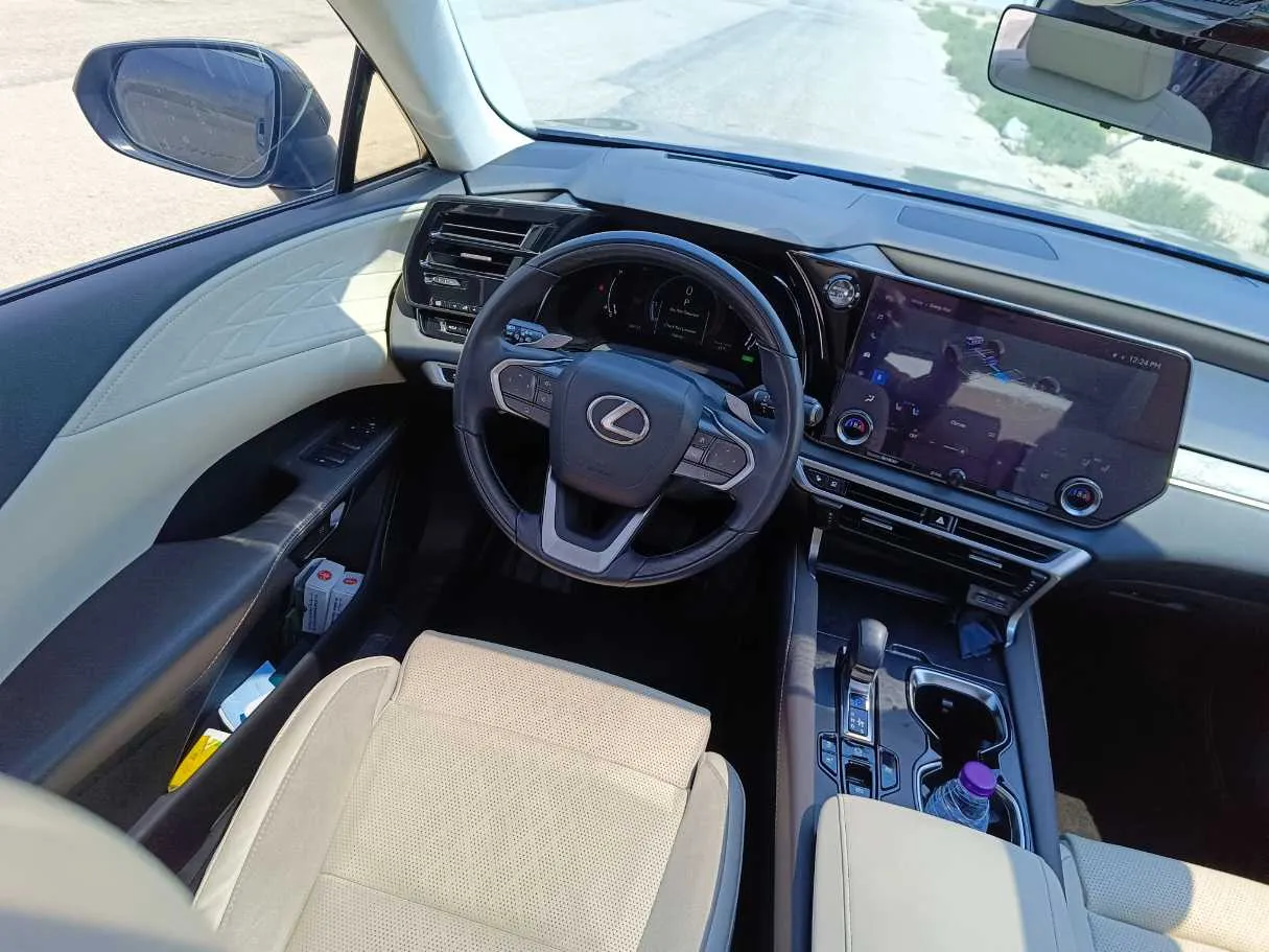 Car image 25