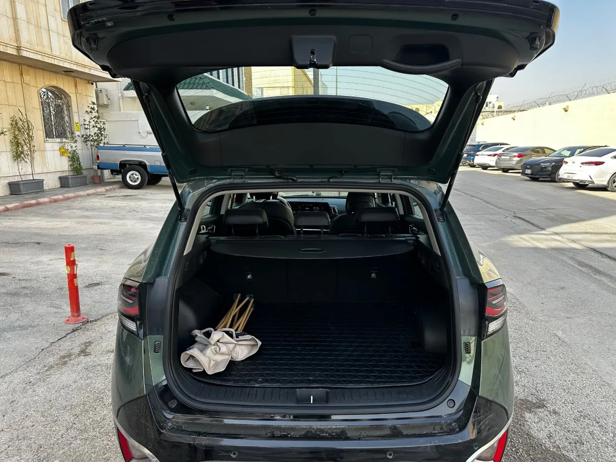 Car image 23