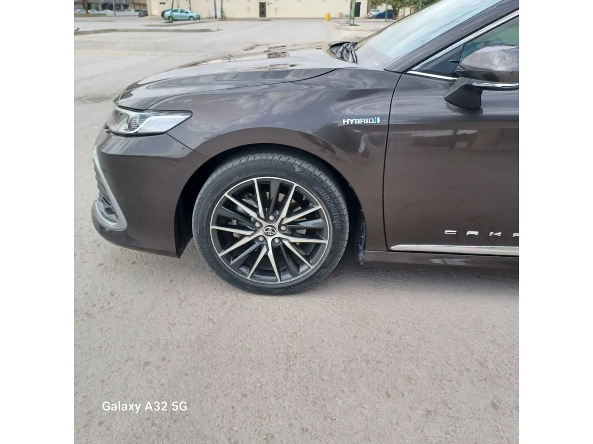 Car image 9