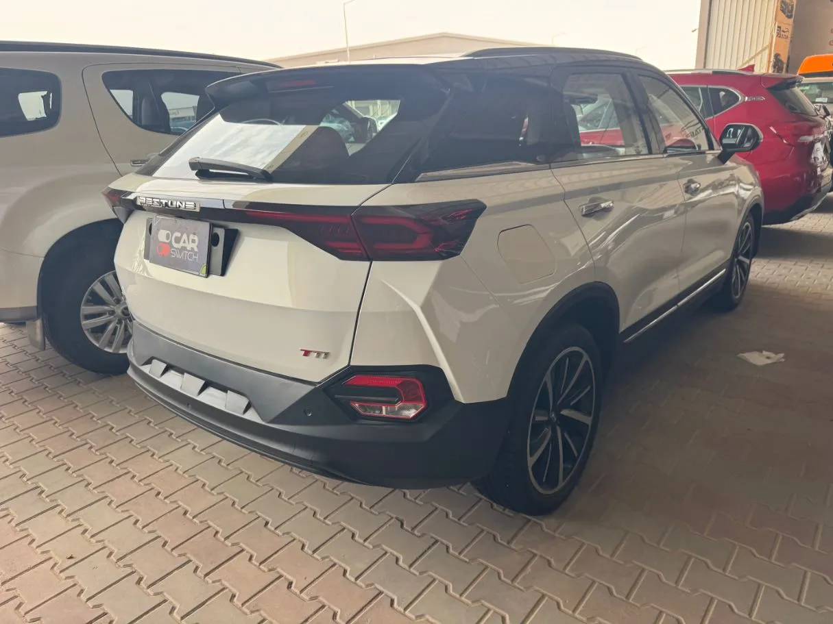 Car image 3
