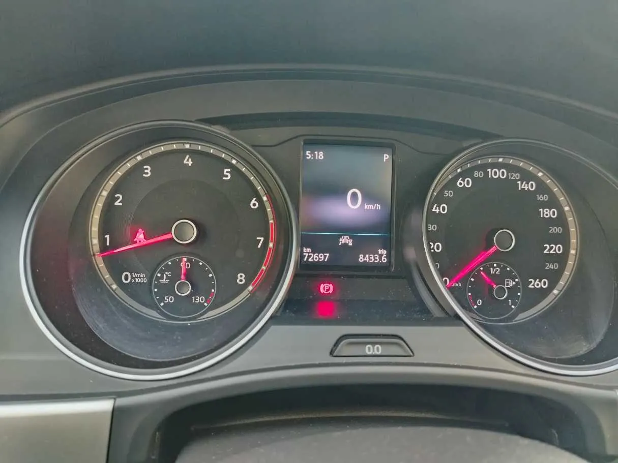 Car image 26