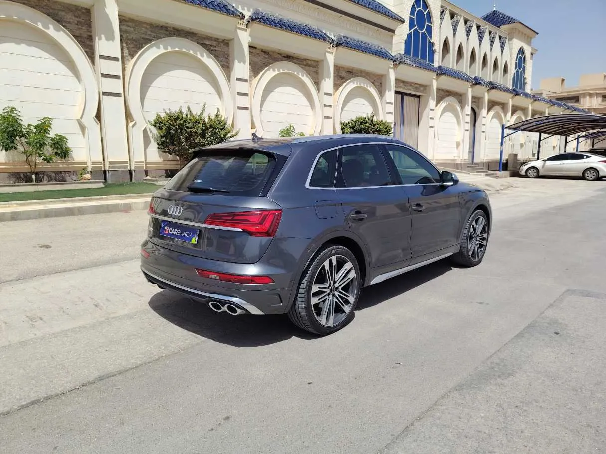 Car image 5