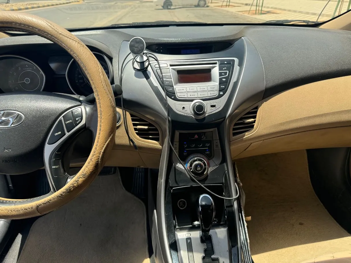 Car image 19