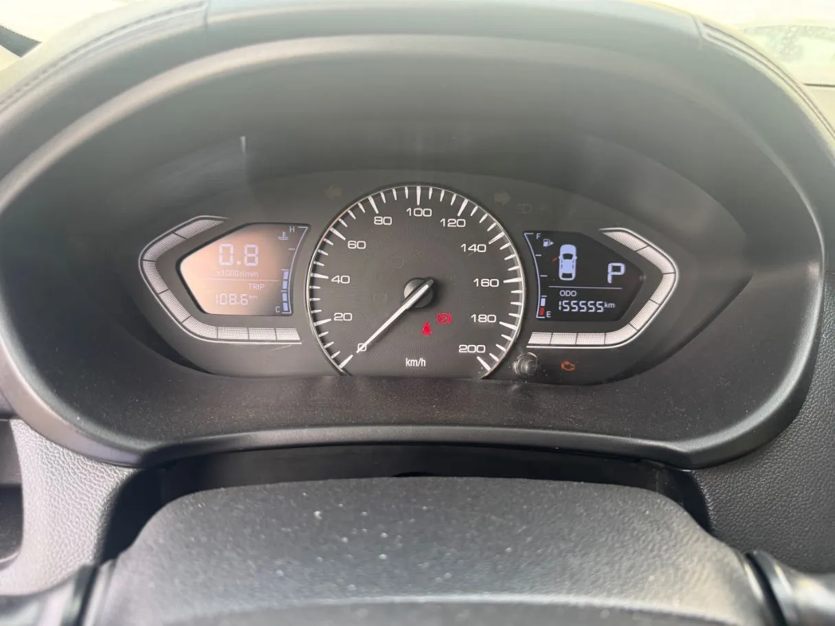 Car image 18
