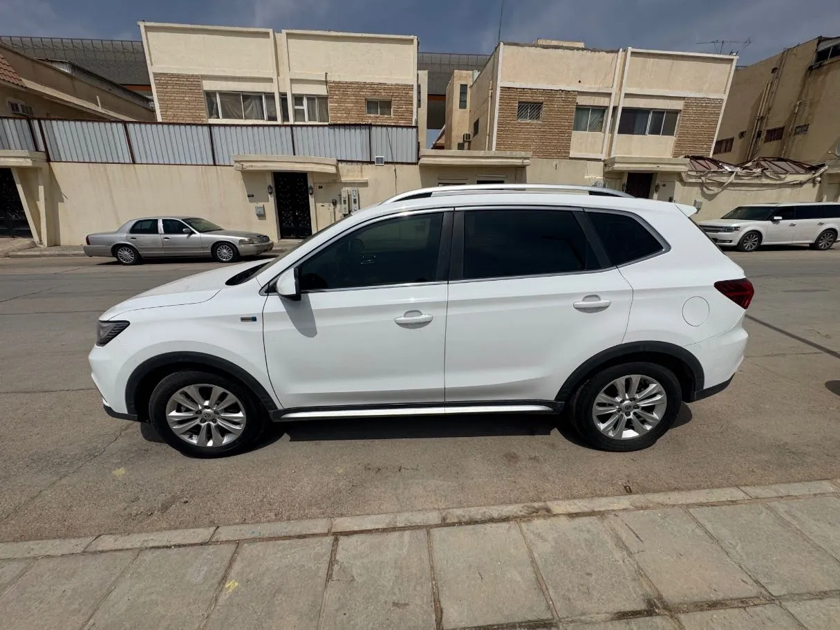 Car image 8