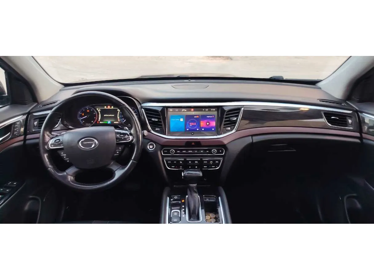 Car image 16