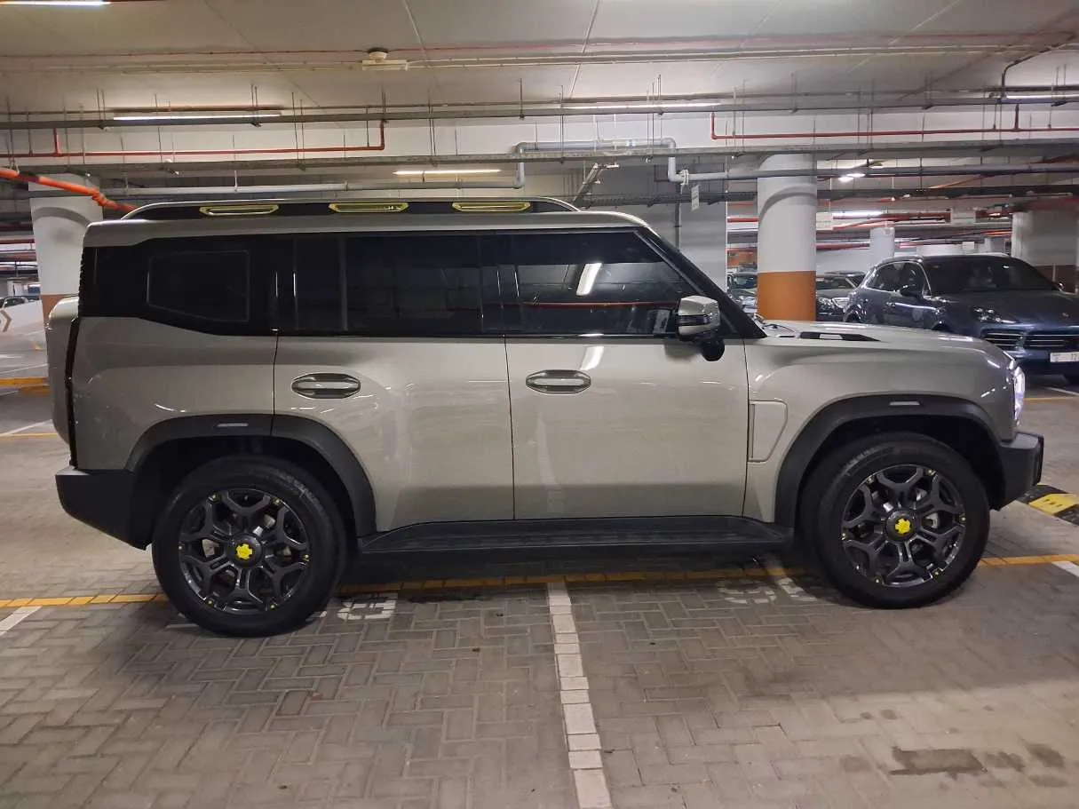 Car image 11