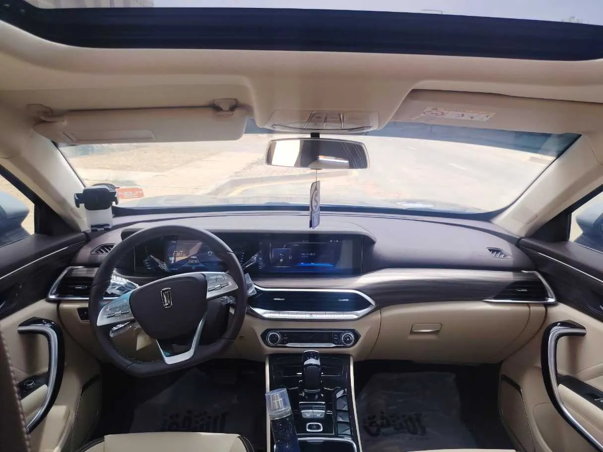 Car image 19