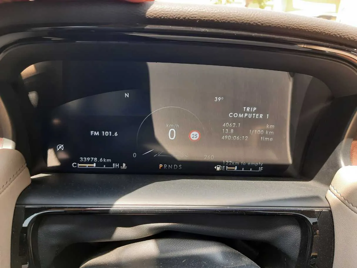 Car image 18
